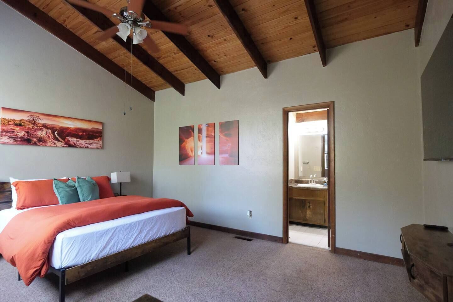 1 bedroom, desk, iron/ironing board, WiFi (free)