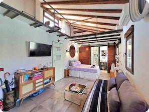 2 bedrooms, iron/ironing board, travel crib, free WiFi