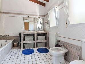 Biệt thự, 6 phòng ngủ, hiên | Phòng tắm