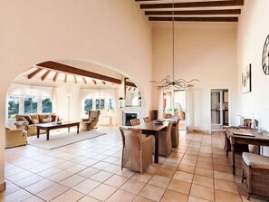 Biệt thự, 6 phòng ngủ, hiên | Khu ăn uống