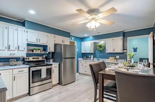 The Bourbon Trail Bungalow Ping Pong/Foosball/Bar/Firepit