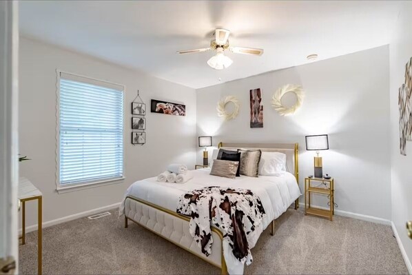 3 soverom, strykejern/-brett, reiseseng for barn og wi-fi (inkludert)