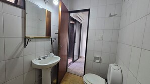 Habitación, para no fumadores, baño privado | Baño