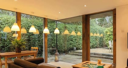 The Hideaway | Cosy Cotswolds Village Stay for 2