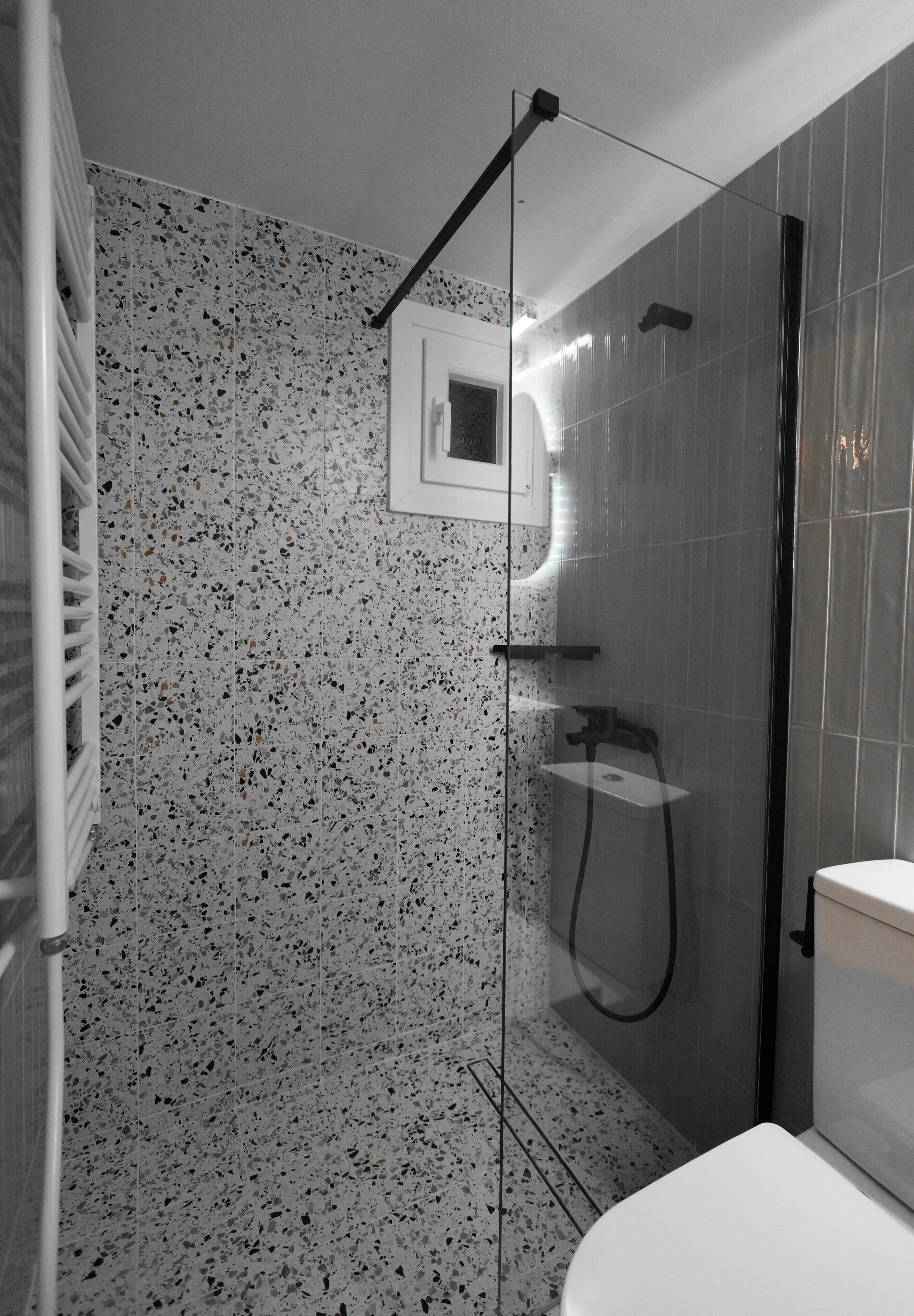 Dusche, Handtücher, Seife, Toilettenpapier