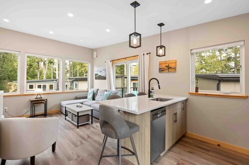 SS#7-Longboarder-Spring Cove, Terrace Beach, Sauna