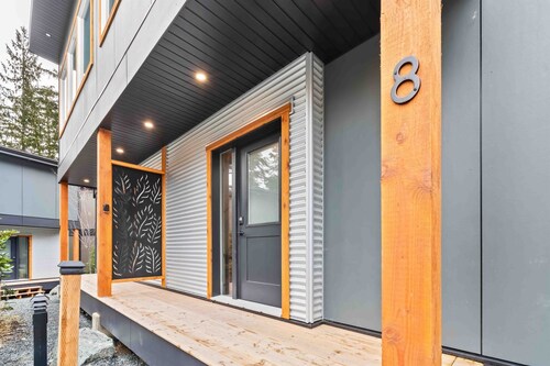 SS#8-Kitesurfer-Spring Cove, Terrace Beach, Sauna!