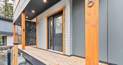 SS#8-Kitesurfer-Spring Cove, Terrace Beach, Sauna!