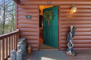 Exterior detail - Moosin' Around Ellijay GA (Ellijay)