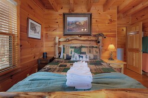 4 bedrooms, desk, iron/ironing board, WiFi - Moosin' Around Ellijay GA (Ellijay)