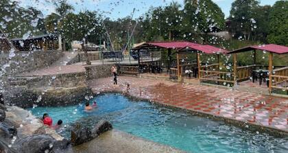 Cabaña en Norcasia Jacuzzi, piscina agua manantial y opción atracciones extremas