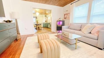 智能電視、電子遊戲、音樂庫、音響