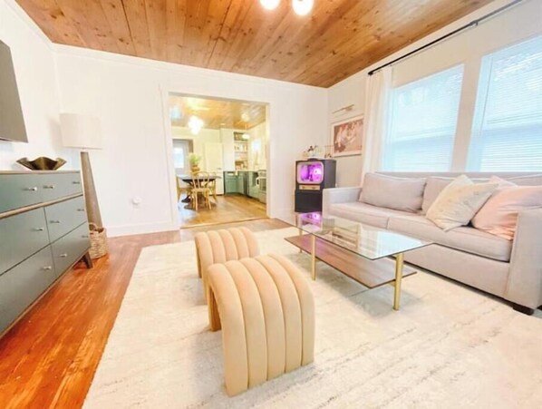 Smart TV, video games, music library, stereo