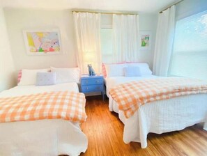 2 bedrooms, desk, iron/ironing board, free WiFi