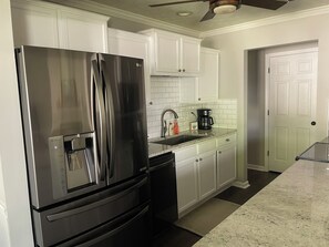 Mikrowelle, Ofen, Herdplatte, Geschirrspüler