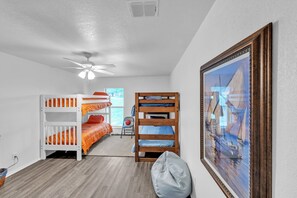 3 bedrooms, iron/ironing board, WiFi, bed sheets