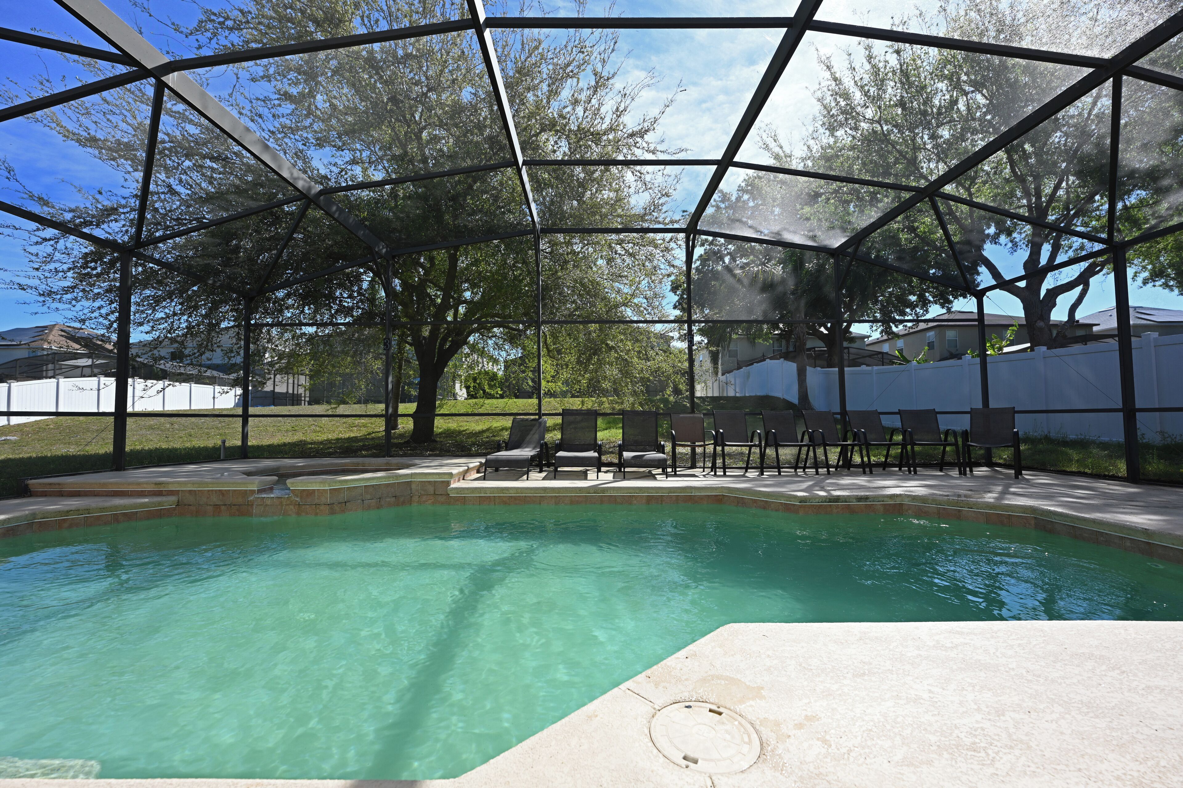 室外游泳池，恒温泳池