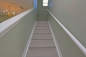 Interior - Charming house in serene Davenport with AC/New Floor/New Bathrooms/New Kitchen (Davenport)