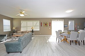 Interior - Charming house in serene Davenport with AC/New Floor/New Bathrooms/New Kitchen (Davenport)