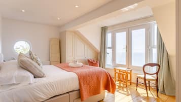 4 quartos, Wi-Fi de cortesia, roupa de cama