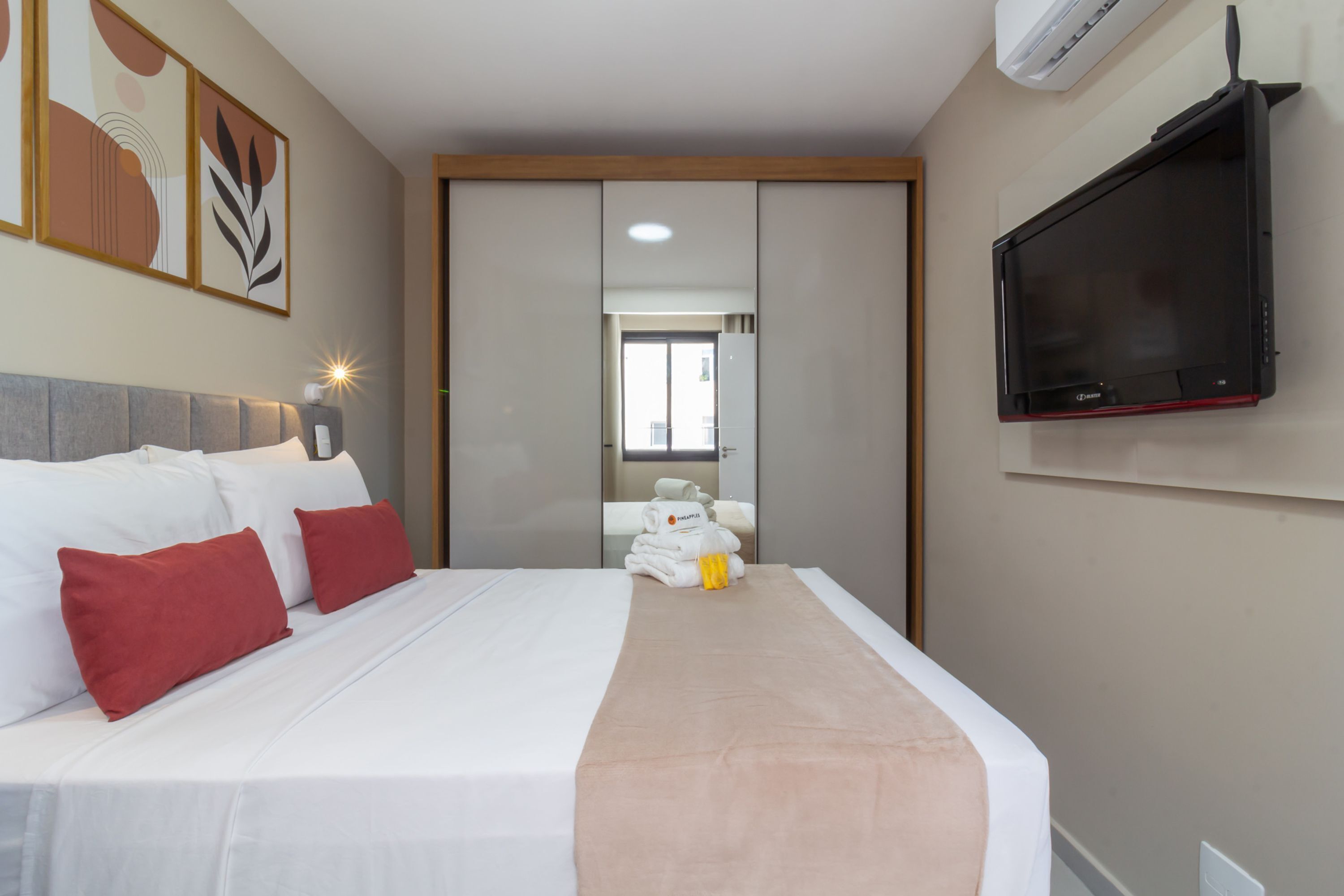 1 quarto, escrivaninha, ferros/tábuas de passar roupa, Wi-Fi de cortesia