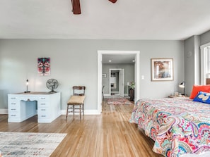 2 habitaciones, escritorio, tabla de planchar con plancha y wifi