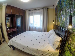 2 bedrooms, in-room safe, desk, iron/ironing board