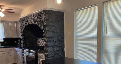 Spacious 5-bedroom house, 2 living areas, in Tulsa, centralized location!