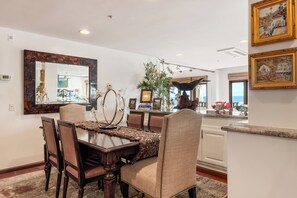 Dining - H1864: Remodeled 2Br villa, AC, 4-seat cart, OCEAN VIEWS, BBQ (Avalon)