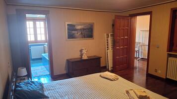 2 quartos, escrivaninha, berço de viagem, Wi-Fi de cortesia