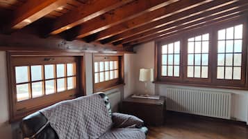 Smart-TV, DVD-Player, Bücher, Videothek