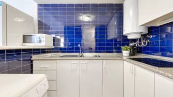 House, 3 Bedrooms, Terrace | Private kitchen