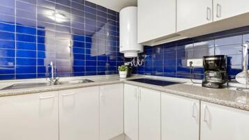 House, 3 Bedrooms, Terrace | Private kitchen