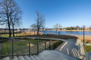 Apartment | Property grounds - Apartment in Dziwnow With River View & Spa (Dziwnów)