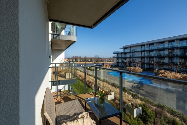 Apartment | Property grounds - Apartment in Dziwnow With River View & Spa (Dziwnów)