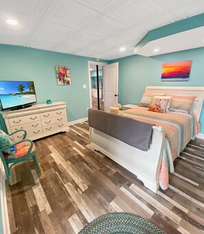 6 bedrooms, desk, free WiFi, bed sheets - Lakefront, Hot Tub, Firepit, 6BR house, Pet Friendly, , Game room, Kayaks (Henrico)