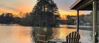 Lakefront, 6BR house, Hot Tub, Pet Friendly, Firepit, Game room, Kayak