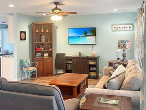 Smart TV, fireplace, table tennis, books - Lakefront, Hot Tub, Firepit, 6BR house, Pet Friendly, , Game room, Kayaks (Henrico)