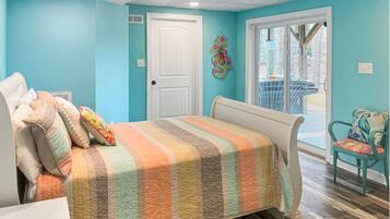 6 bedrooms, desk, free WiFi, bed sheets