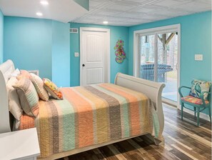 6 bedrooms, desk, free WiFi, bed sheets