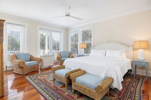 5 bedrooms, iron/ironing board, internet, bed sheets - private pool steps to the beach (Isle Of Palms)