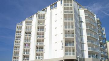 Apartment, 2 Bedrooms, Accessible, Smoking | Exterior