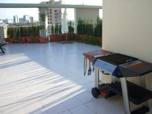 Apartament, 2 dormitoris, accessible, fumadors | Àrea per a pícnics i barbacoes