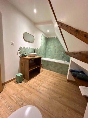 Shower, hair dryer, towels, toilet paper