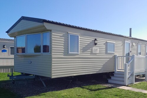 3 Bed-sleeps 6-pet Friendly-5 Mins to Beach