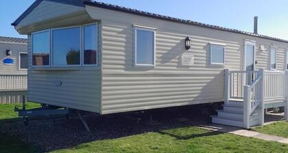 3 Bed-sleeps 6-pet Friendly-5 Mins to Beach