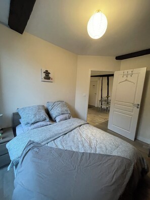 1 quarto, escrivaninha, berço de viagem, Wi-Fi