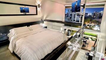 1 habitación, caja de seguridad en la habitación y escritorio