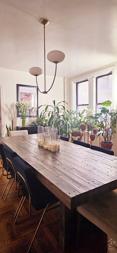 Giant 2-bedroom apartment in vibrant New York with AC, WiFi, near trains & parks