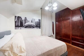 2 chambres, bureau, fer et planche à repasser, lit parapluie